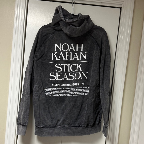 Noah Kahan Stick Season tour sweatshirt 2023 Stone Gray Hoodie sz large | EUC - Picture 4 of 8